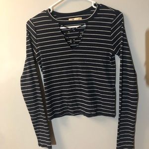 no tags but worn 3 times. cropped style with vneck